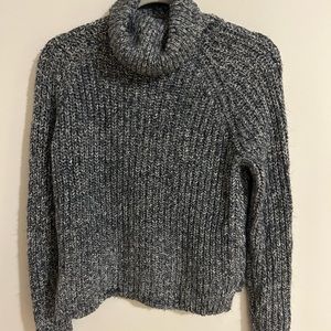 ABERCROMBIE & FITCH TURTLE NECK